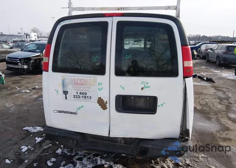 2009 Chevrolet Express 2500 Work Van z USA, uszkodzony, nr VIN 1GCGG25C591136012